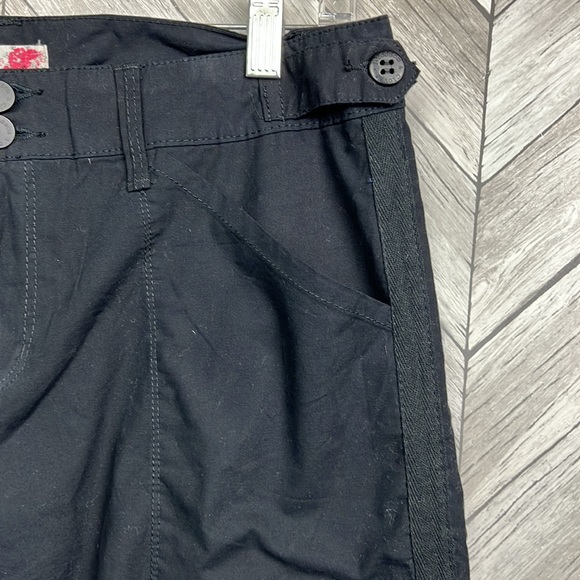 Blossom and Clover Ladies Capris - Picture 5 of 12